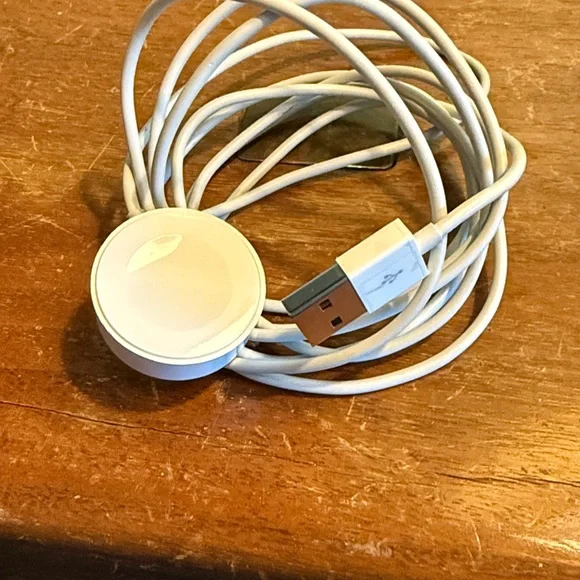 Magnetic round Apple Watch charger with USB-A connector
