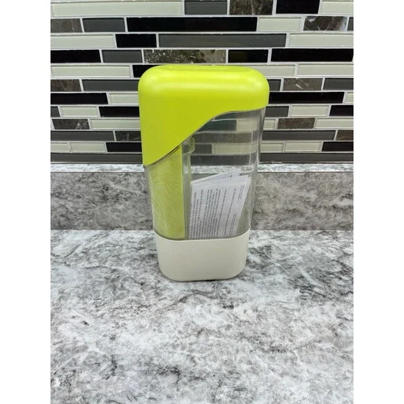 Pampered Chef 100184 Herb Keeper / New Without Box