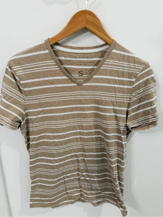 Banana Republic Men’s Tan & White Striped V-Neck Tee