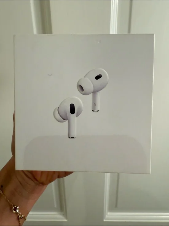 Apple AirPods Pro (2nd generation), includes box, charging case and charger!
