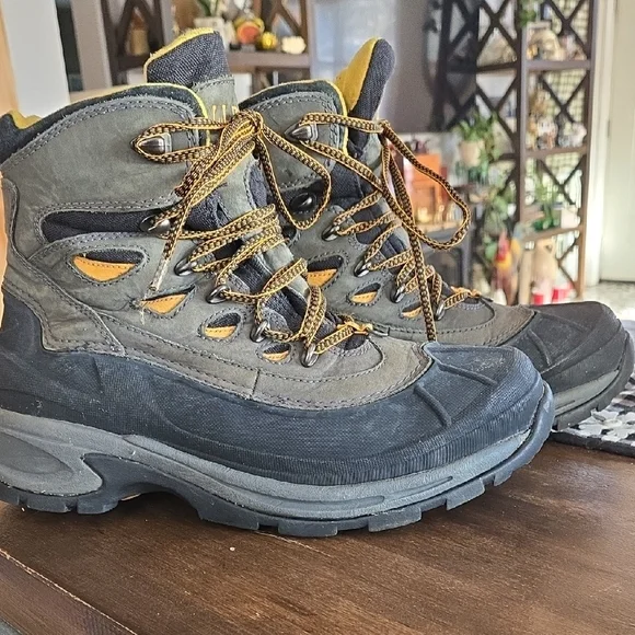 LL Bean 3M Thinsulate Black and Yellow Boots Mens Size 9 Waterproof Hikers
