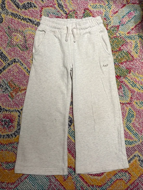 Kids abercrombie essential wide leg sweatpants size 5 / 6