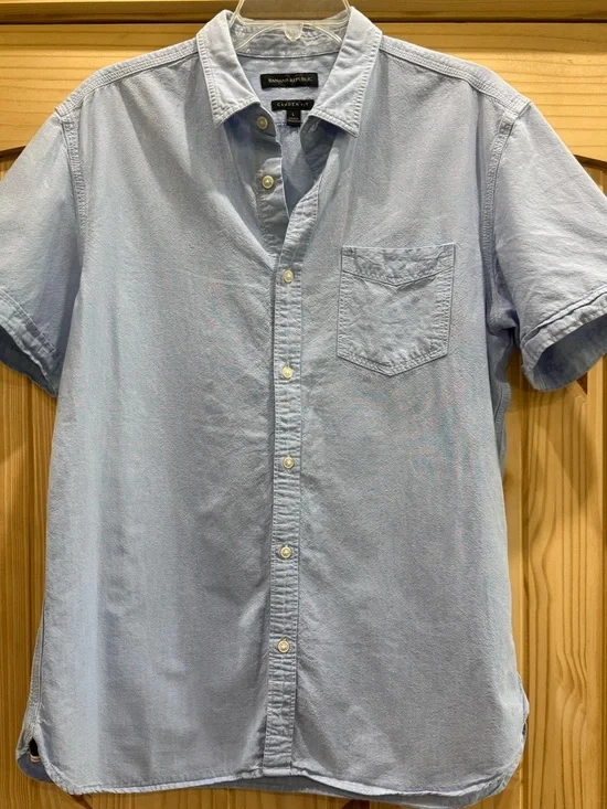 Banana Republic Light Blue Short-Sleeve Button-Up Shirt