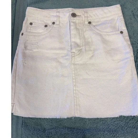 Levis Girls White Distressed Denim Mini Skirt Raw Hem Size 10 Regular