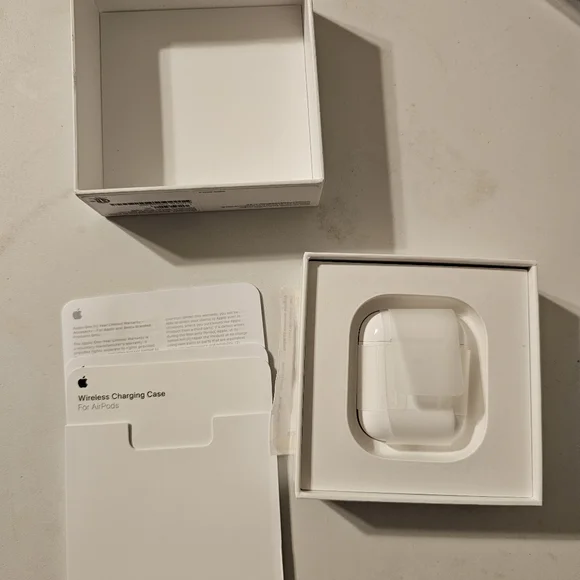 Open Box Apple AirPods Wireless Charging Case Only