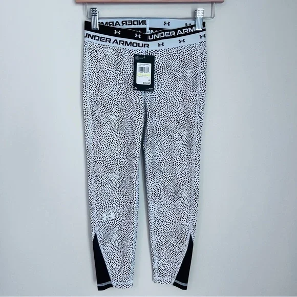 Under Armour Black and White Leggings with Modern Style