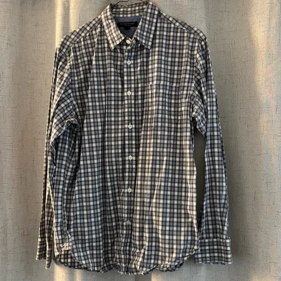 Men’s Banana Republic Soft Wash Long Sleeve Plaid Button up. Size M,‎ Brown.