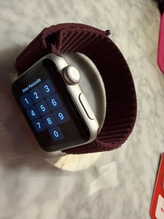 Apple Watch Series 3 (GPS) 38mm Silver Aluminum Case smart watch + 2 strap bands
