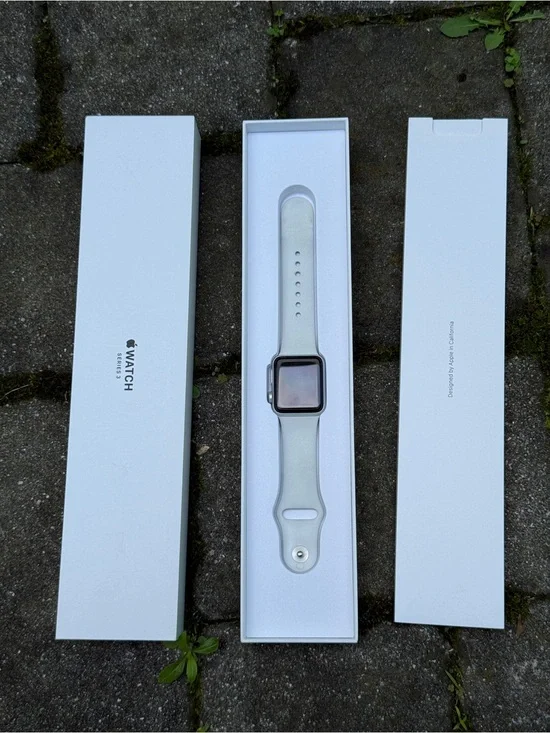 Apple Watch Series 3 (GPS) 38mm Aluminum Case with White Sport Band Watch