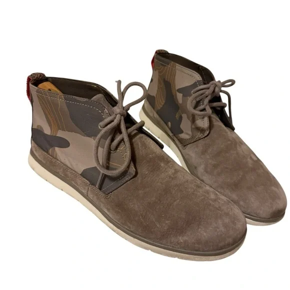UGG BRINDLE FREAMON CAMO SUEDE CHUKKA ANKLE BOOTS, MEN US