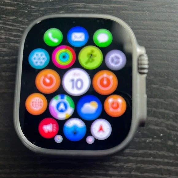 Apple Watch Ultra 2 selling it for 900