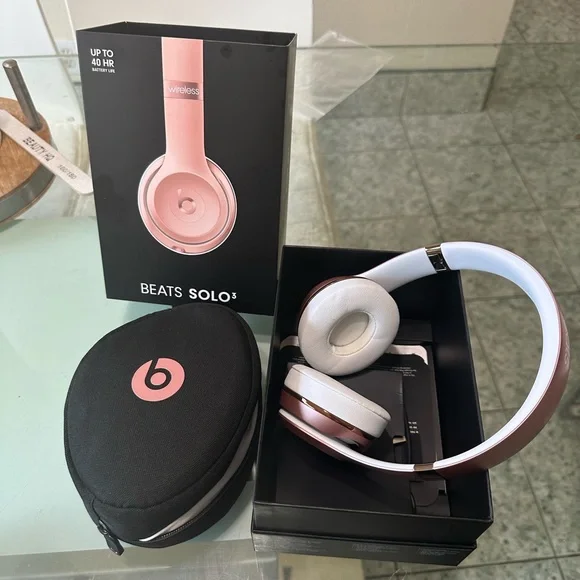 Beats Solo Wireless In Rose Gold