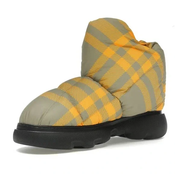 Burberry MEN'S Hunter Check Drawstring Pillow Padded Snow Boots, Sz‎ 42