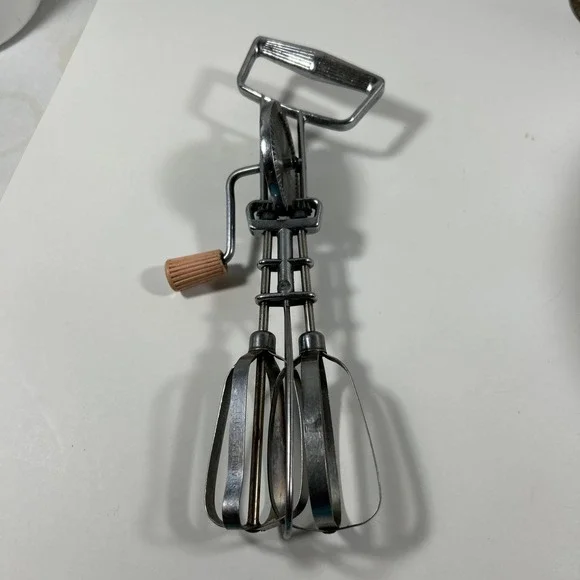 Vintage Stainless Steel Hand Turn Double Beaters‎ Mixer