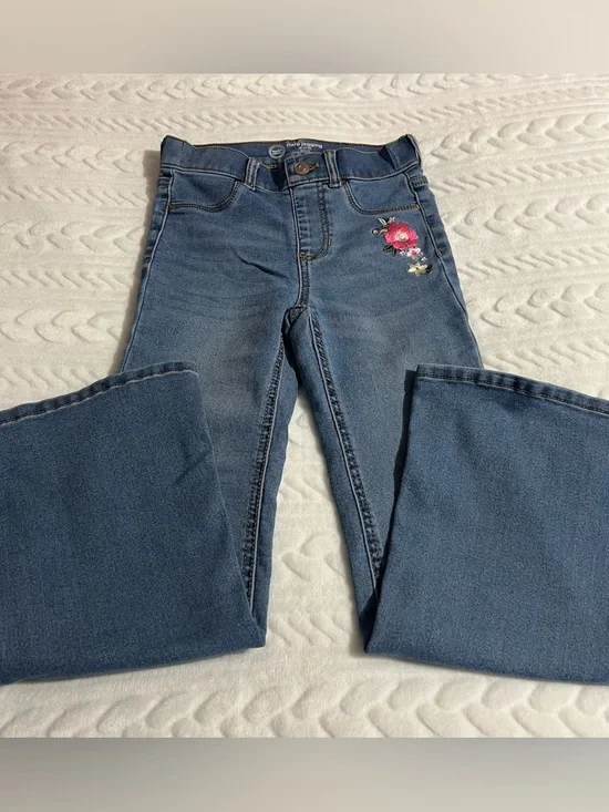 💗 Wonder Nation - Girls Blue Denim Jeans with Pink Floral Embroidery
