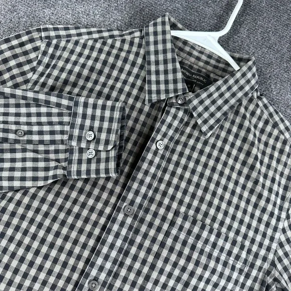 Banana Republic Button Down Mens M Medium Black Grey Gingham Slim Fit Soft Wash