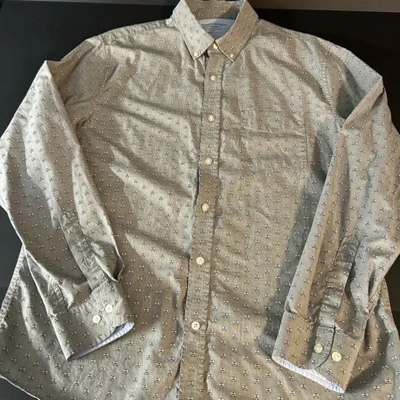 Banana Republic Gray Untucked Slim‎ Fit L Men’s Patterned Button-Down Shirt