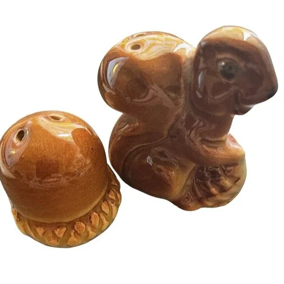 Salt & Pepper Shakers Vintage Squirrel & Acorn‎ Ceramic Cork Bottom Brown