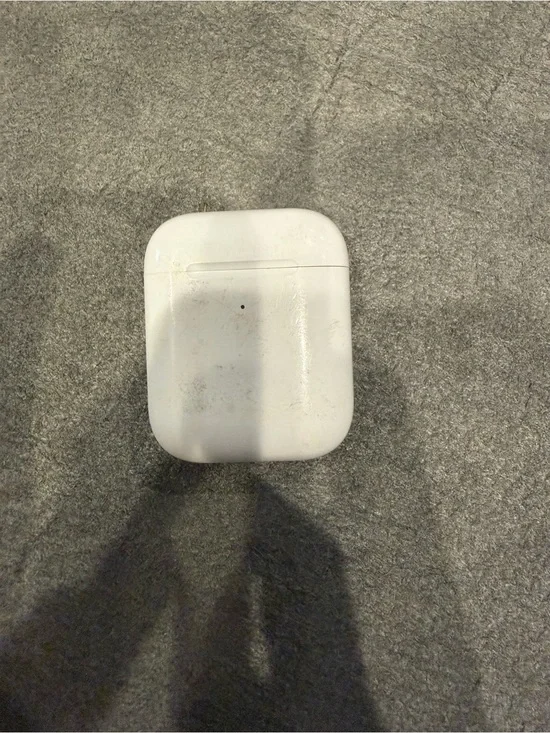 Apple White Earbud Charging Case