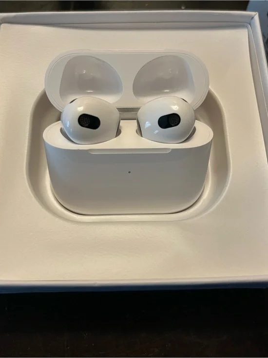 Apple White Wireless Earbuds with Charging Case