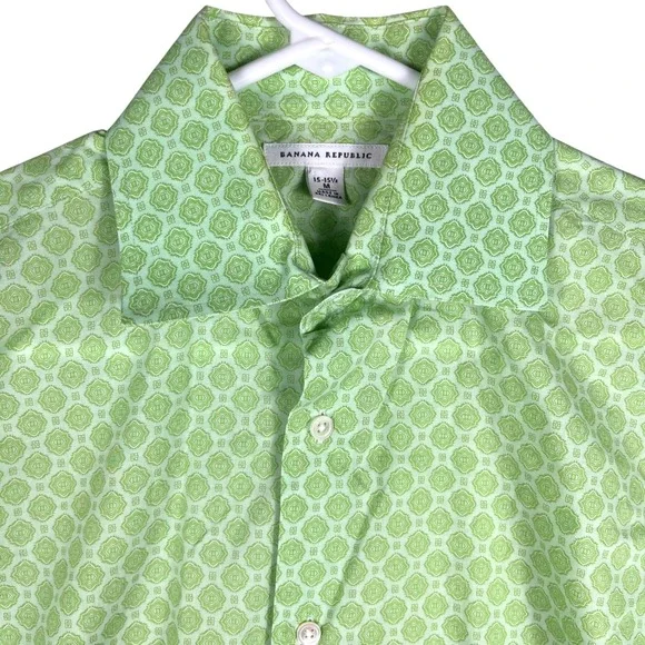 Banana Republic Button Down Men Medium 15-15.5 Green Geometric Medallion Cotton