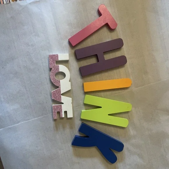 Wooden Letters‎ Words THINK LOVE Pink