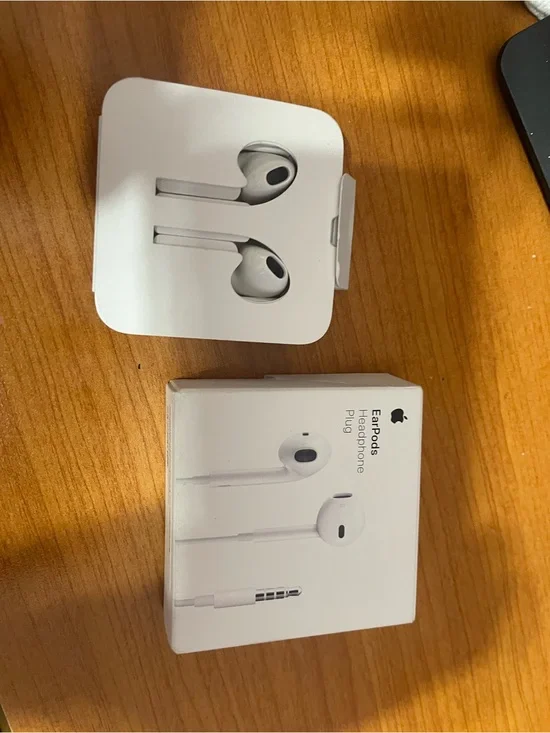 Apple White EarPods with 3.5mm Plug Wired Headset