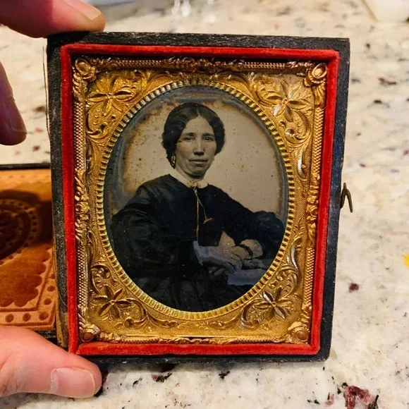 Amazing 1/6 Plate Ambrotype Superb Masterpiece of Young Woman Daguerreotype