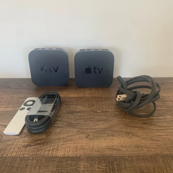 Apple TV 3rd Generation Media Streamer (2) Streamers (A1469) with (1) remote