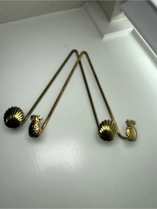 Vintage Gold Pineapple & Shell plate holder Set