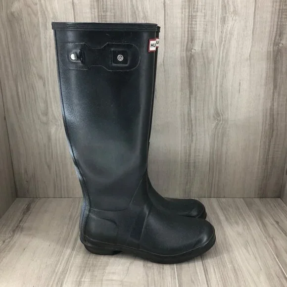 Hunter Boots Mens 7 Black Rubber Rain Shoes There is paint and no top strap