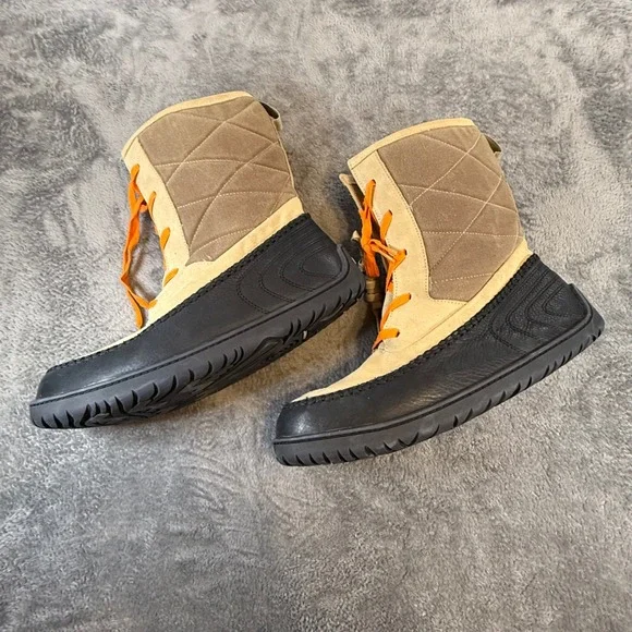 Manitobah Boots Mens 13 Winter Mukluks‎ Tan Black Orange Waterproof