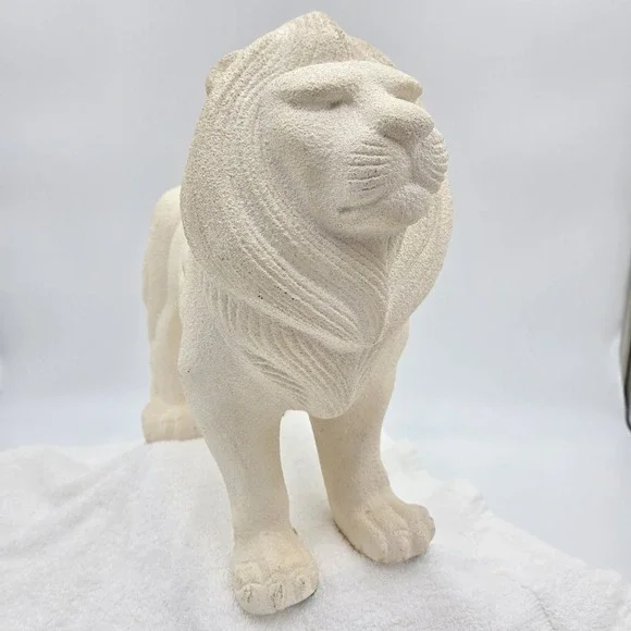 Sandstone Style Off White Lion King Simba Mufasa Narnia Statue Shelf Sitter Deco