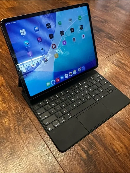 Apple iPad Pro 12.9” 5th Gen (256GB, WiFi) + Magic Keyboard A2480 Bundle M1 Chip