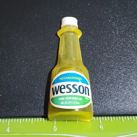 Vintage‎ Wesson Cooking Oil Collectible Refridgerator Magnet