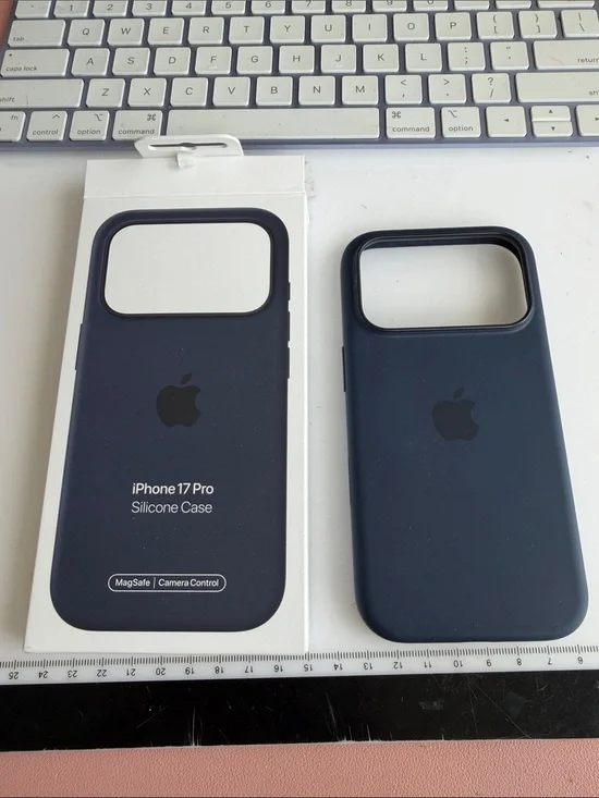 Apple Silicone iPhone 17 Pro Case — Deep Navy Blue