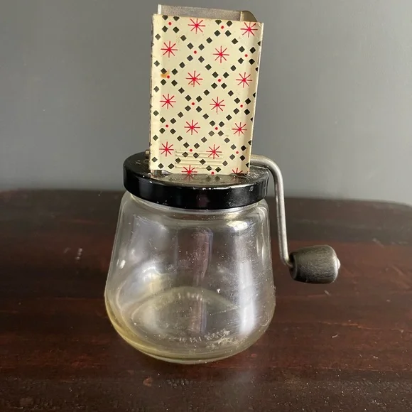 Androck nut‎ and spice grinder vintage starburst pattern