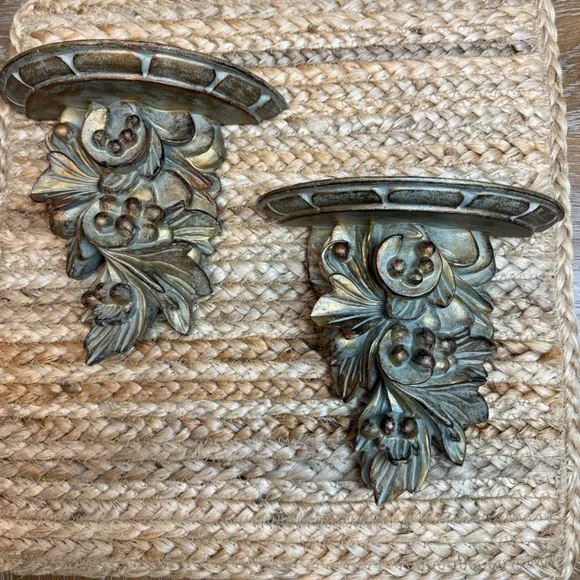 Vintage-Inspired gold / gilded Wall Shelves Resin Fruit Acanthus Leaf Berries