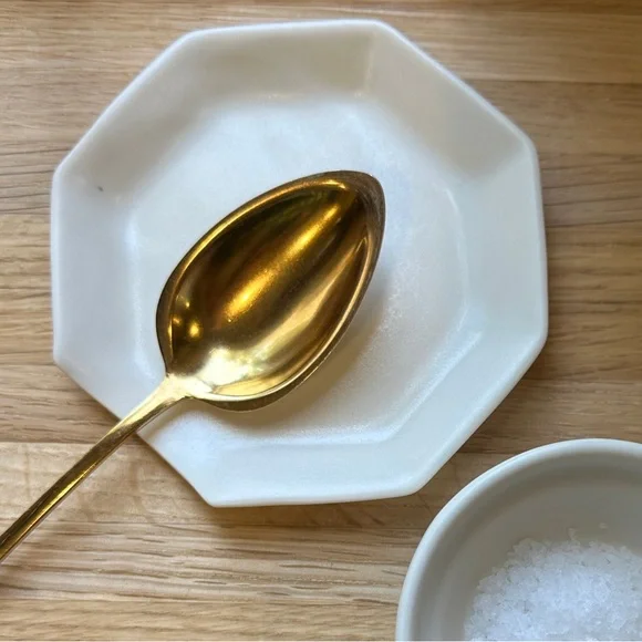 The Bright Angle Porcelain Ceramic Spoon Rest Silk White color
