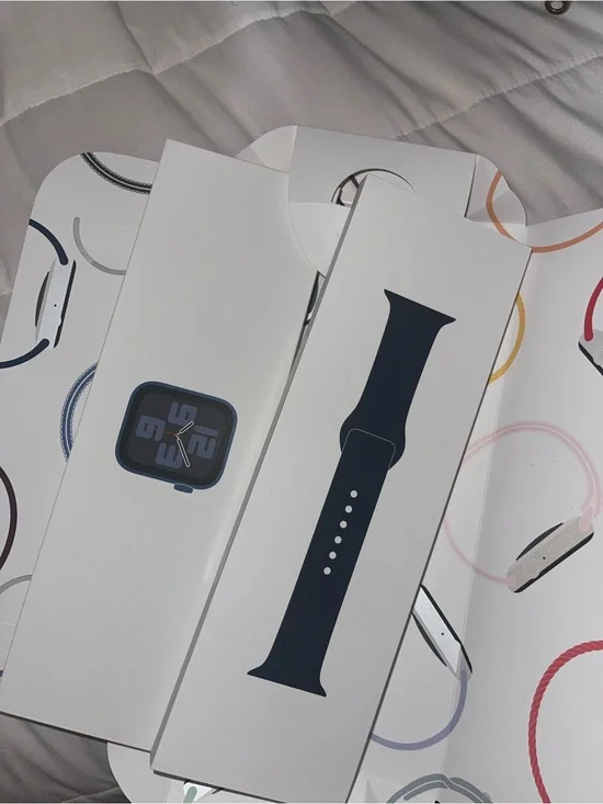 Brand NEW APPLE WATCH SE - GPS+ cellular (2024) midnight aluminum case sport ban