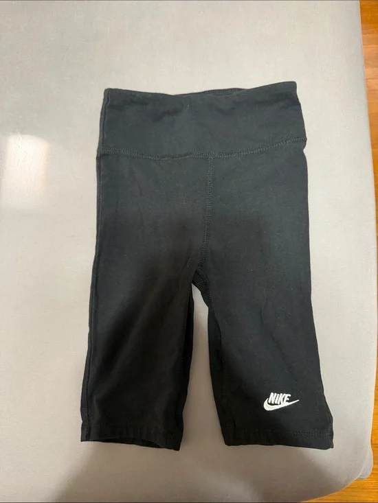 💥 KIDS Nike Black Girls' Bike Shorts with White Logo