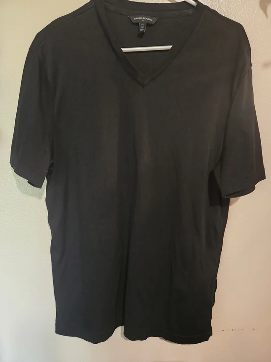 Banana Republic Men's Medium Tall Black V-Neck Tee