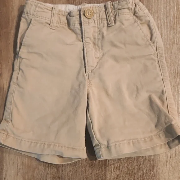 Gap Khaki Shorts Size 2 T