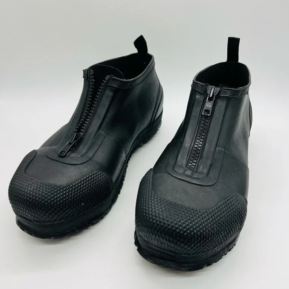 BOGS UNISEX ZIPPERED BLACK OVERSHOE SIZE 10 WATERPROOF COMPOSITE TOE NWOT
