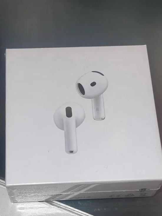 Apple AirPods 4 noise canceling
