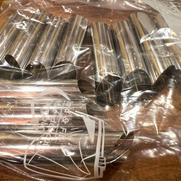 Make your own cannolis and with this Set of 12 used once cannoli tubes