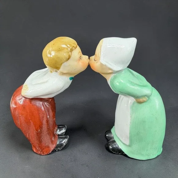 Vintage Dutch Kissing Boy and‎ Girl Figurine set 2 Ceramic Made in Japan Decor