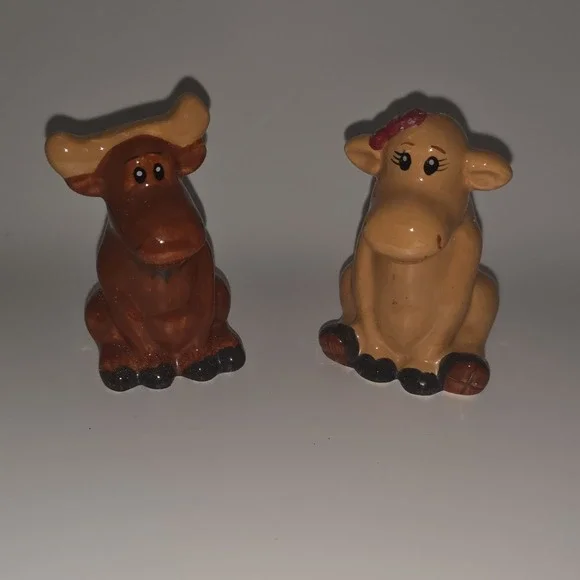 Ceramic Moose & Cow Salt & Pepper Shakers Novelty Animal Set Collectible