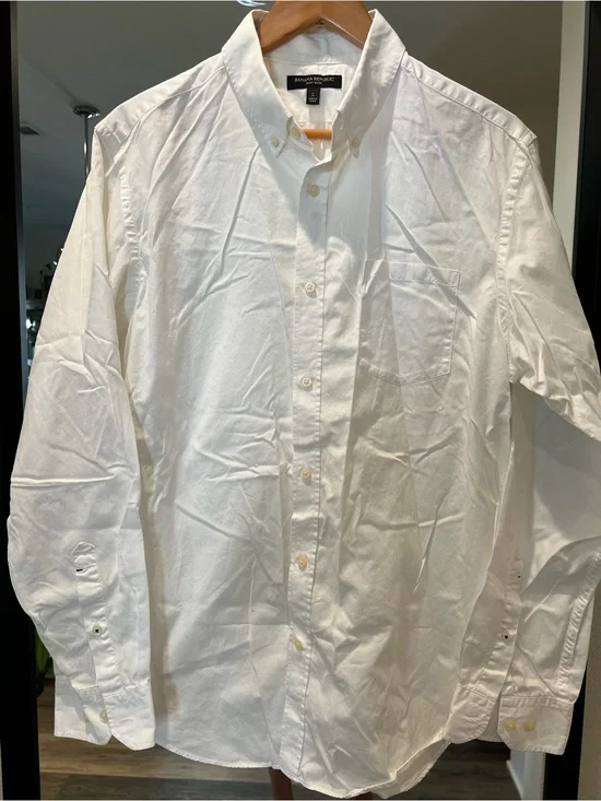 Banana Republic Men’s White Button-Down Oxford Shirt