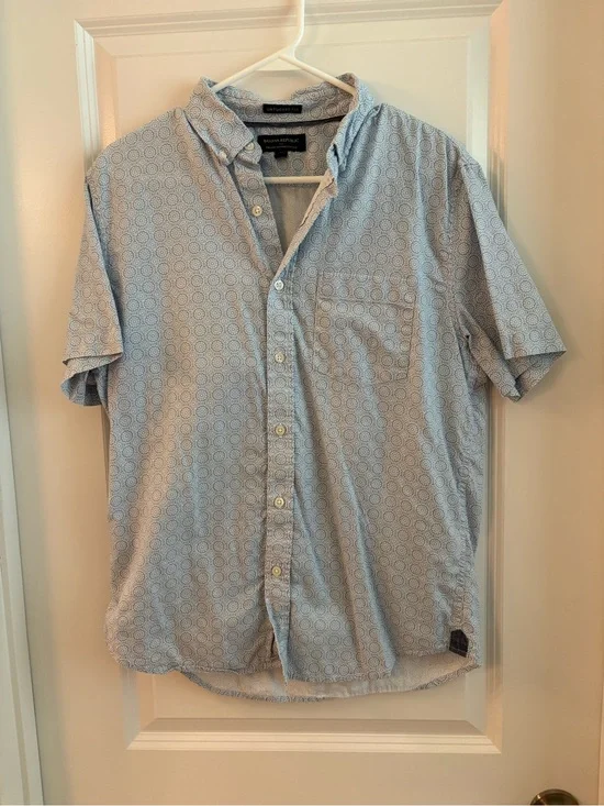 Banana Republic Light Blue Short-Sleeve Button-Down Shirt